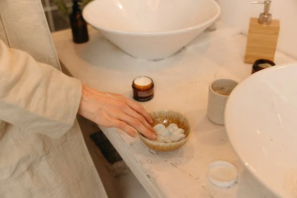 Rituales de Belleza Natural para potenciar tu rutina de Yoga Facial